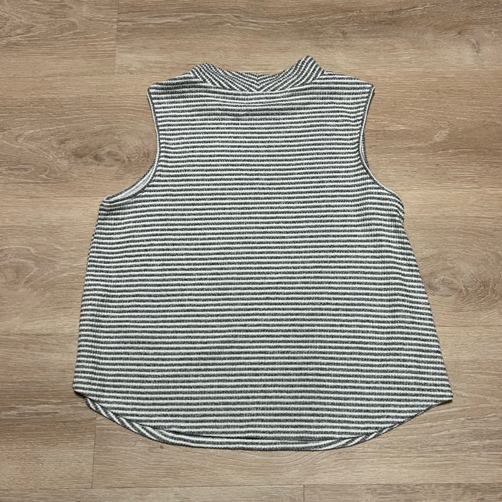 Chico's Zenergy Striped Mock‎ Turtleneck Knit Sleeveless Top Sz 2P US 12/14 P - Picture 7 of 10